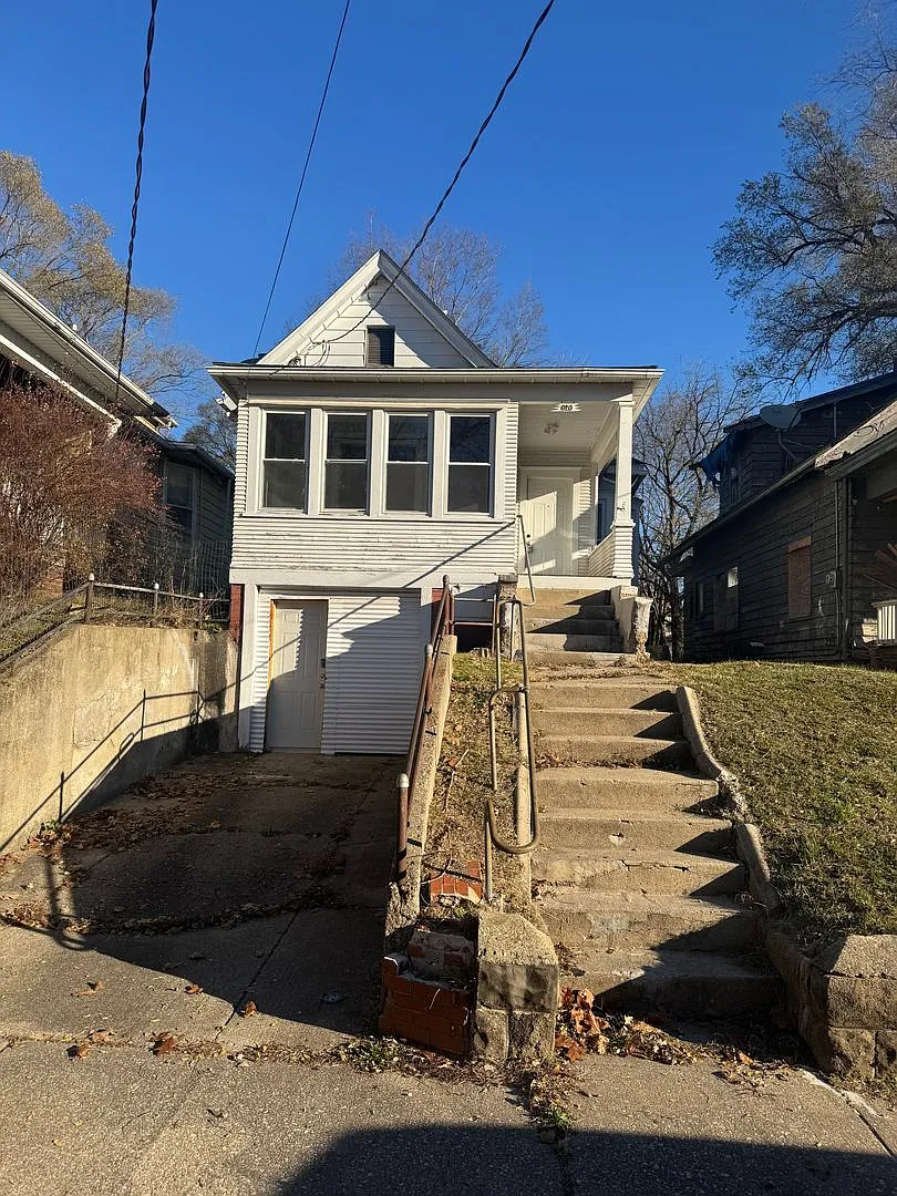 620 Haungs Ave photo 1