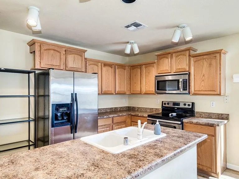 11591 W Cheryl Dr — Photo 3