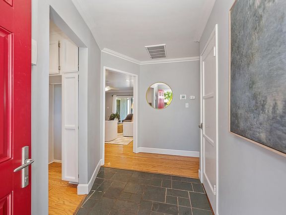 4th image of 1040 Hampton Rd