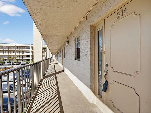 3rd image of 2571 Aragon Boulevard #214