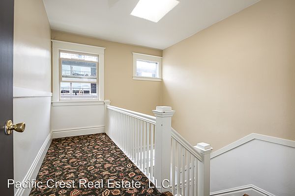 1st image of 1012 Queen Anne Ave N APT 05