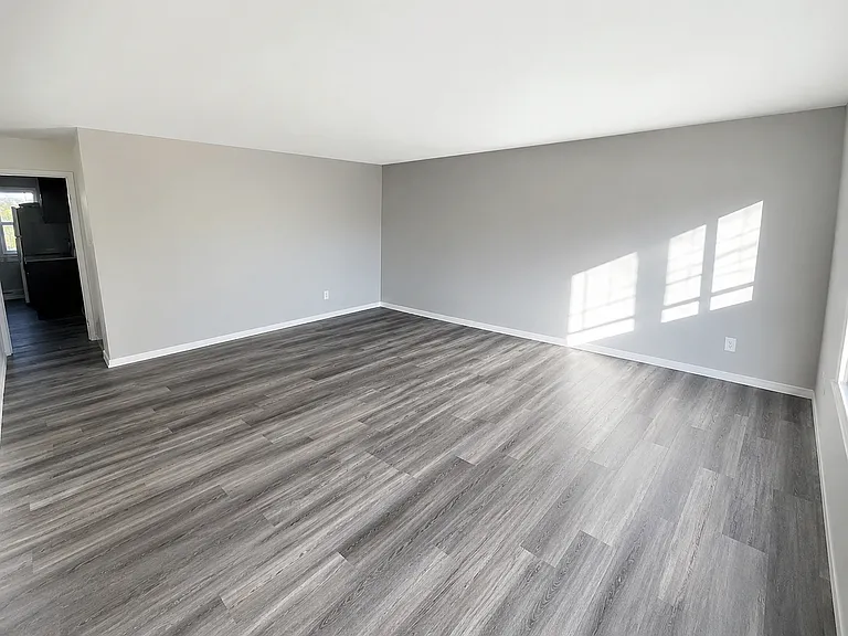 900 W 25th St — Photo 5