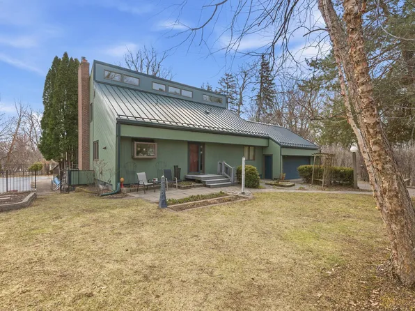 2468 Hamline Ave N, Roseville, MN 55113