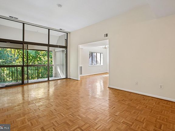 4th image of 1671 Parkcrest Cir
