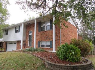 512 Windrift Dr, Belleville, IL 62221