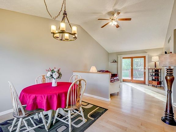 5th image of 7301 Shady Hollow Ln