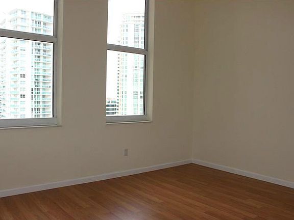 5th image of 511 SE 5th Ave APT 1920