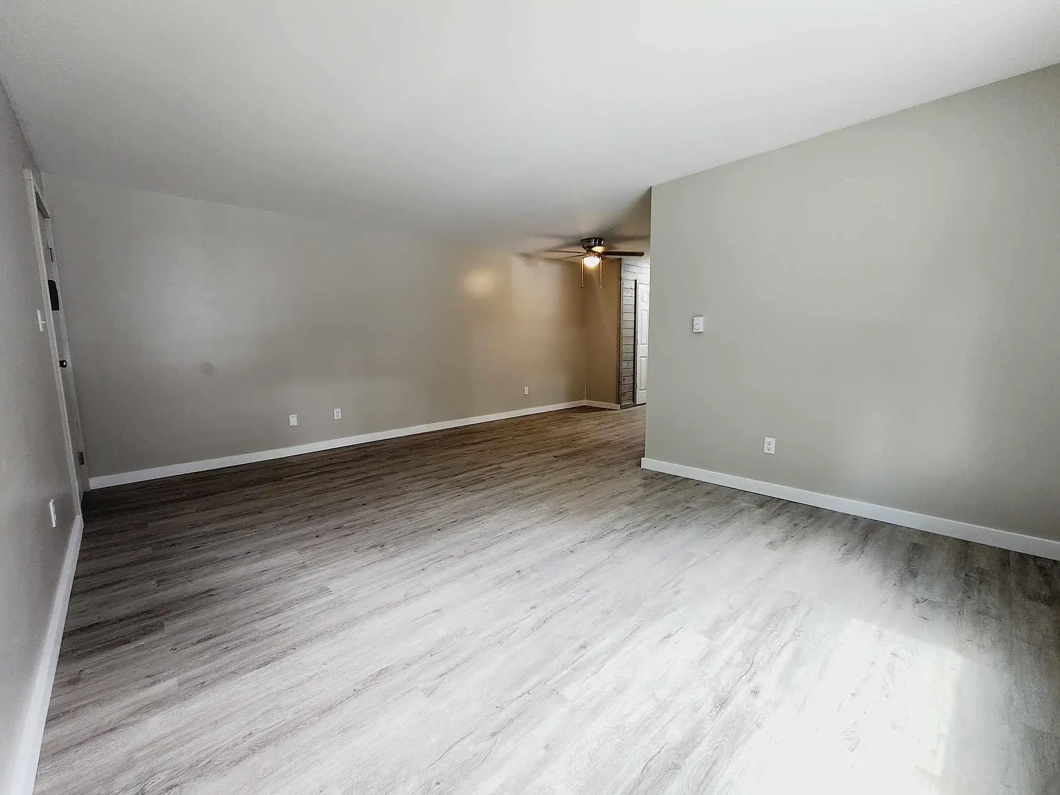 2 bed, 800 sqft, $950 — Photo 2