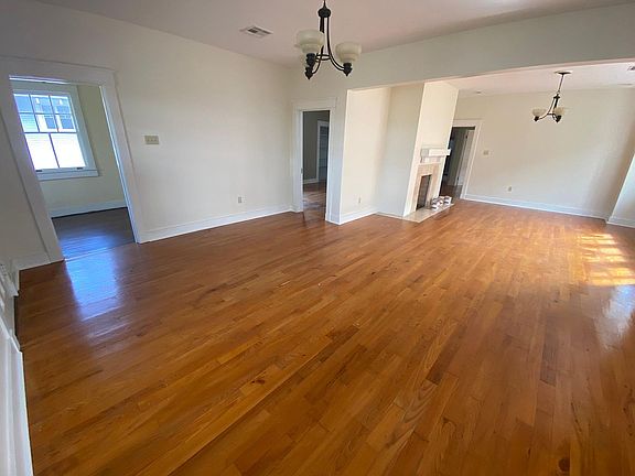 3rd image of 8008 S Claiborne Ave