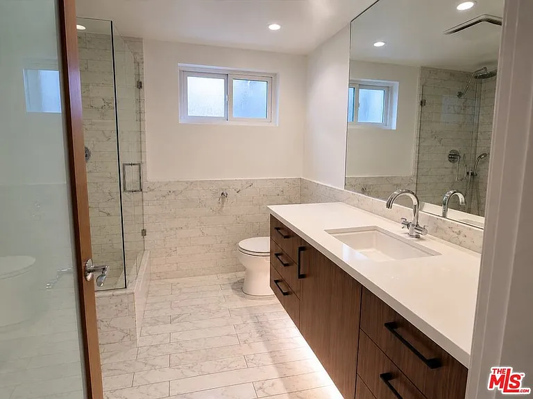 1525 N Hayworth Ave #107 — Photo 19