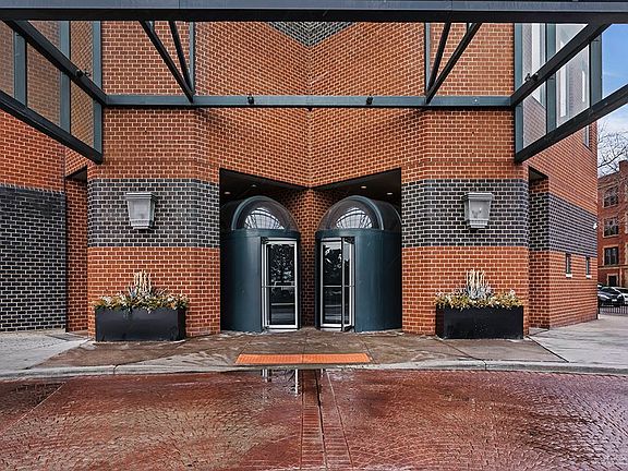2nd image of 3660 N Lake Shore Dr APT 1601