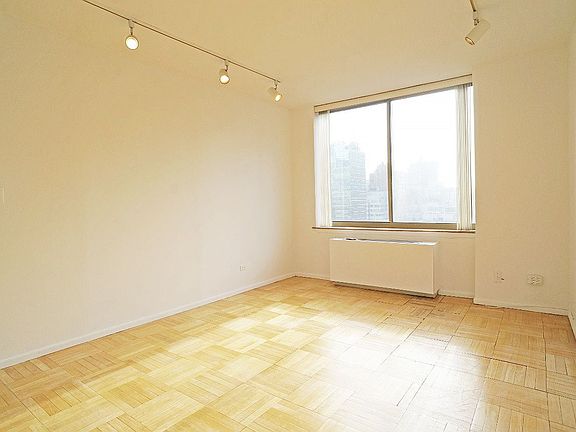 4th image of 236 E 47th St APT 25A