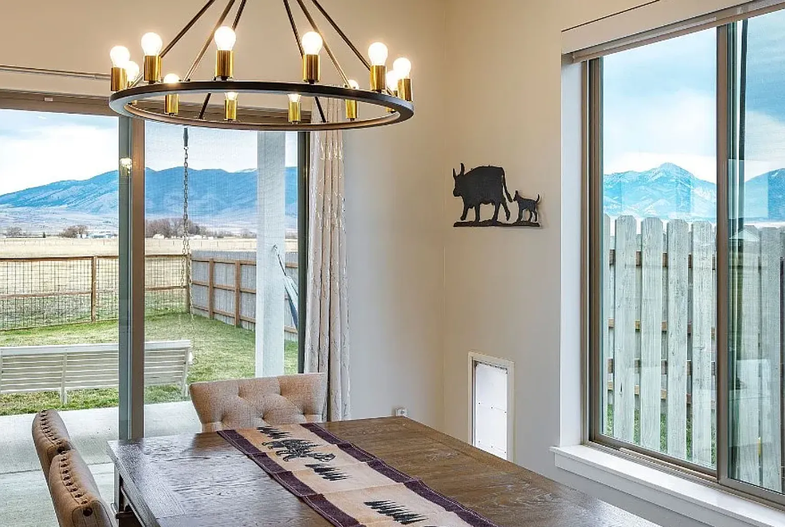 3 Bedroom 2 bath house with amazing views of the Bridger Mountains — Photo 4