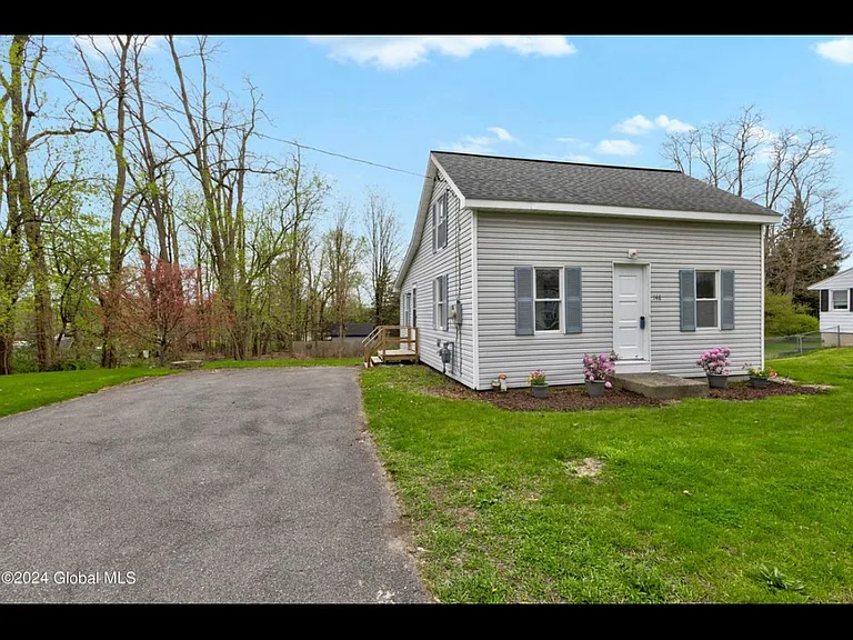 146 Forts Ferry Rd — Photo 1