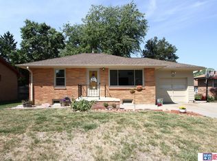 927 Santa Monica Ave, Lincoln, NE 68504