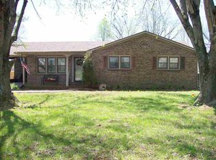 421 E Gallatin St, Adairville, KY 42202