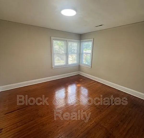 720 S Main St — Photo 4