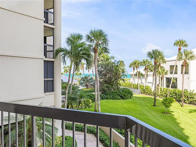 4551 Gulf Shore Blvd N #200 — Photo 27