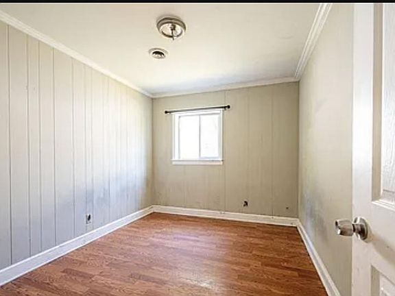 4th image of 2523 Preston Ave