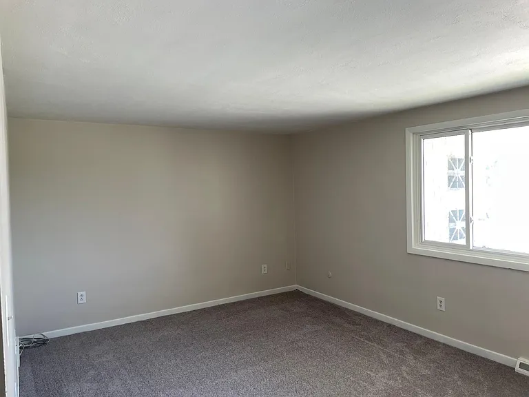 470 Carmen Rd #8 — Photo 3