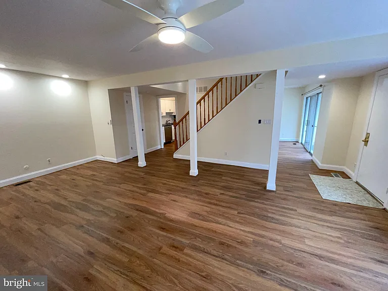 121 E Chelsea Cir — Photo 15