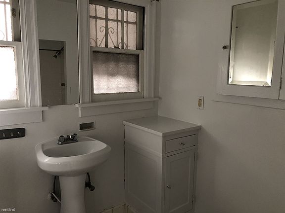 4th image of 1402 N Formosa Ave