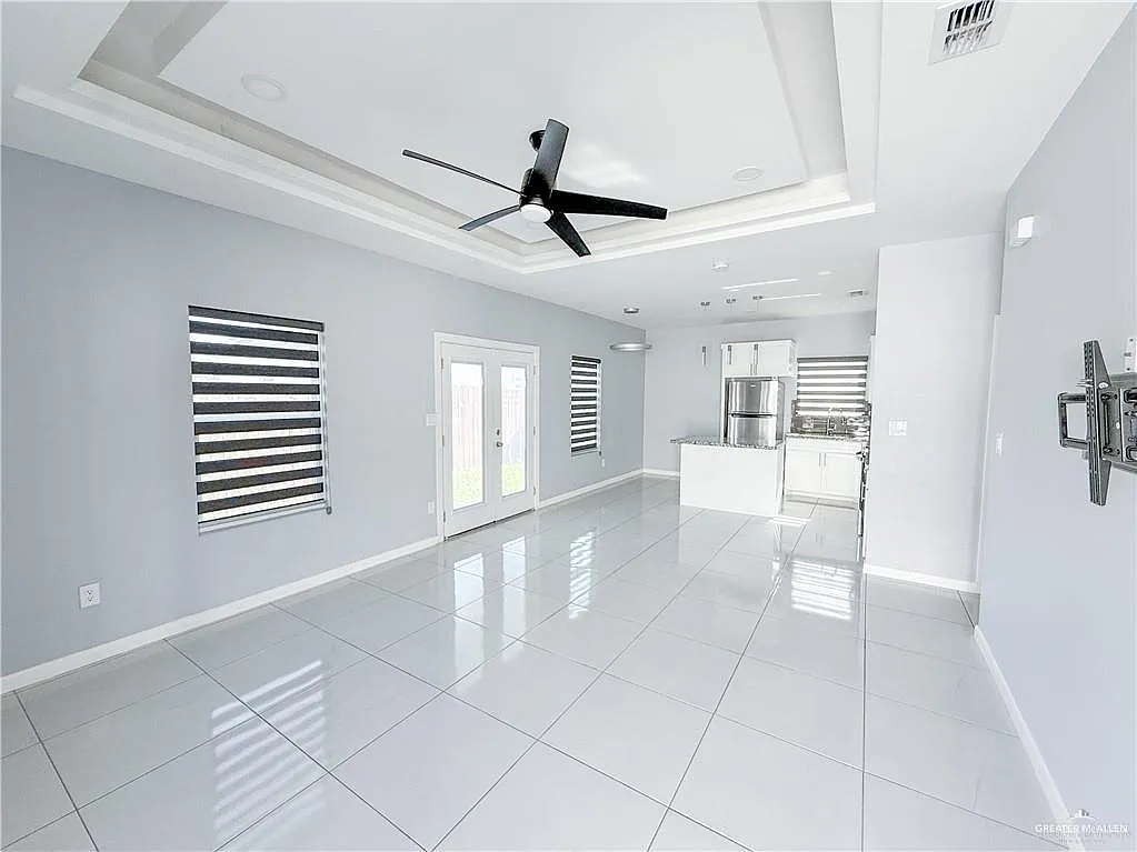 2 bed, 2.0 bath, 4322 sqft, $1,150 — Photo 4
