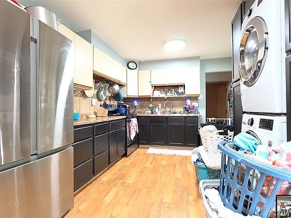 4th image of 1370 Harkee Dr