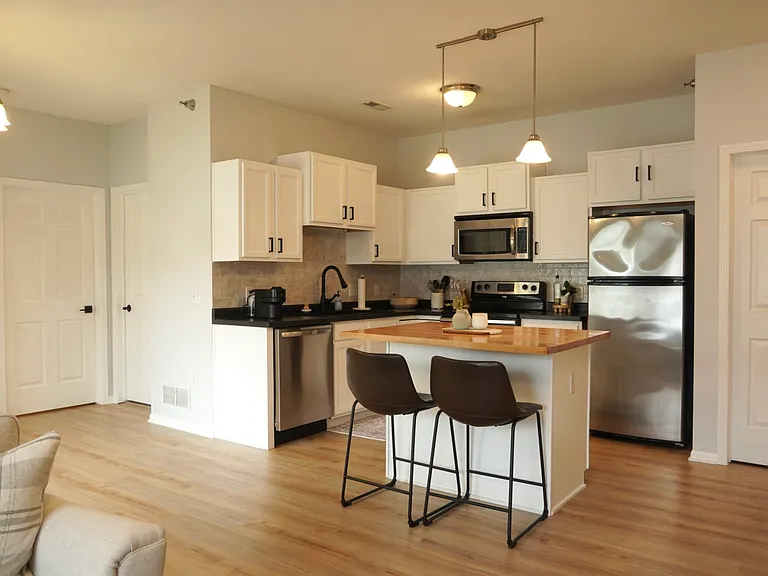 1805 SW White Birch Cir #13 — Photo 3