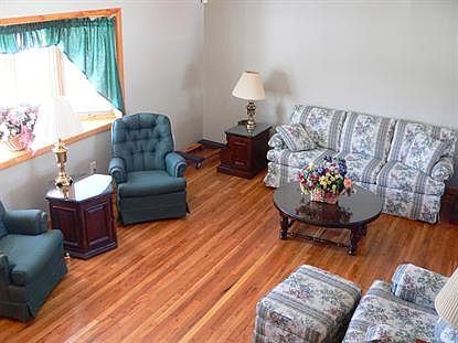 3rd image of 11 Williamsburg Ct