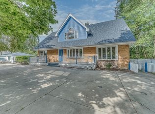 135 E 55th St, Westmont, IL