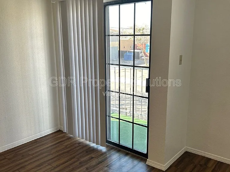 1116 Coal Ave SW #12 — Photo 18