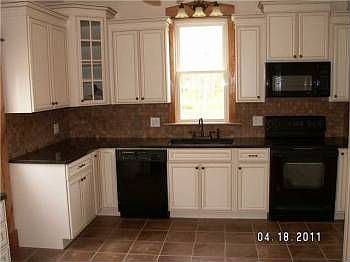 2nd image of 854 Sycamore Ln
