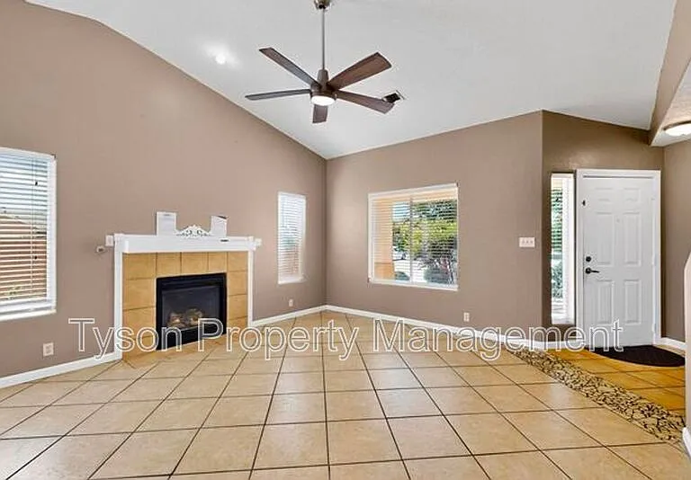 5801 Day Dreamer Rd NW — Photo 4