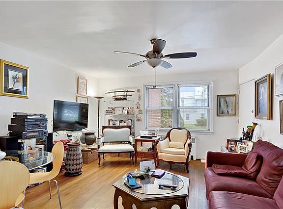 5th image of 20 E Grand St APT E