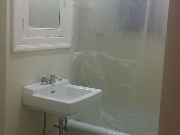 4th image of 2701 N Pine Grove Ave #6