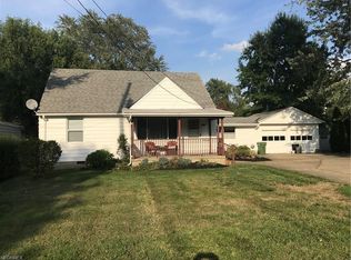 879 Rokeby Rd, Eastlake, OH 44095