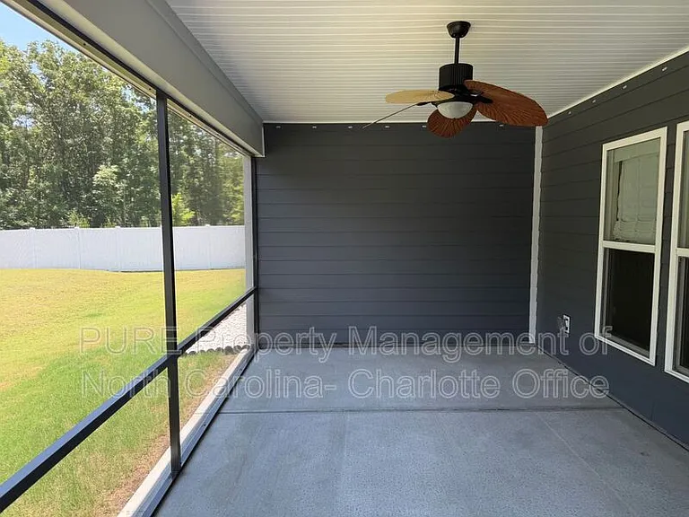 13818 Berkley Ave — Photo 43