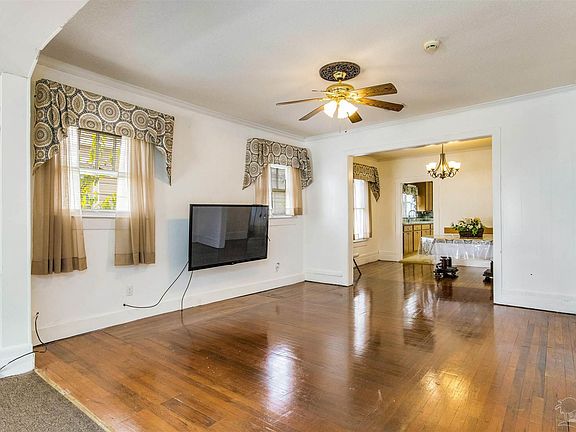 3rd image of 1007 W Wright St