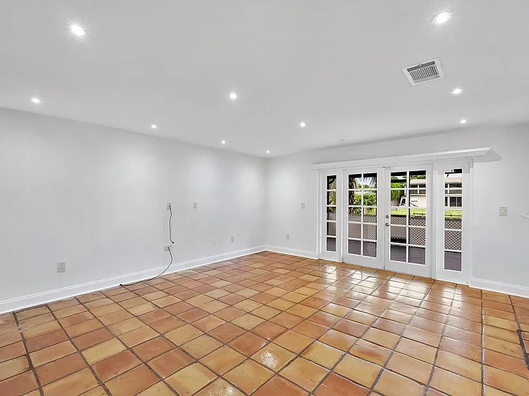 9897 Fairway Cove Ln — Photo 6