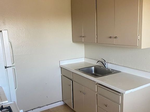 3rd image of 1539 Humboldt St #D
