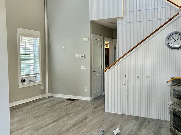 5th image of 38 Greene St APT 2