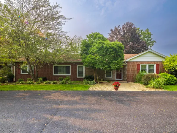 676 E Oak Hill Rd, Chesterton, IN 46304