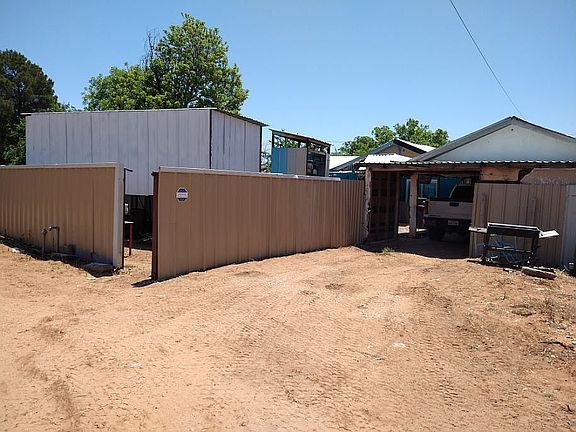3rd image of 830 E 12th St