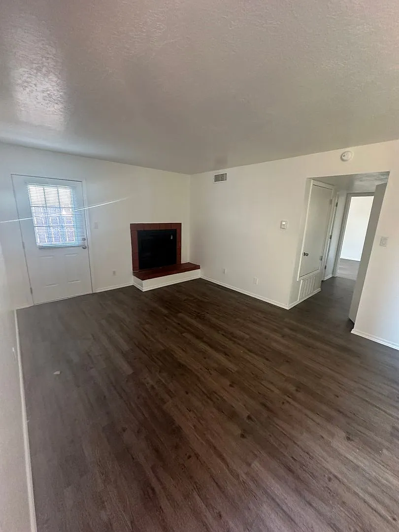 1237-B Menaul Blvd NW — Photo 3