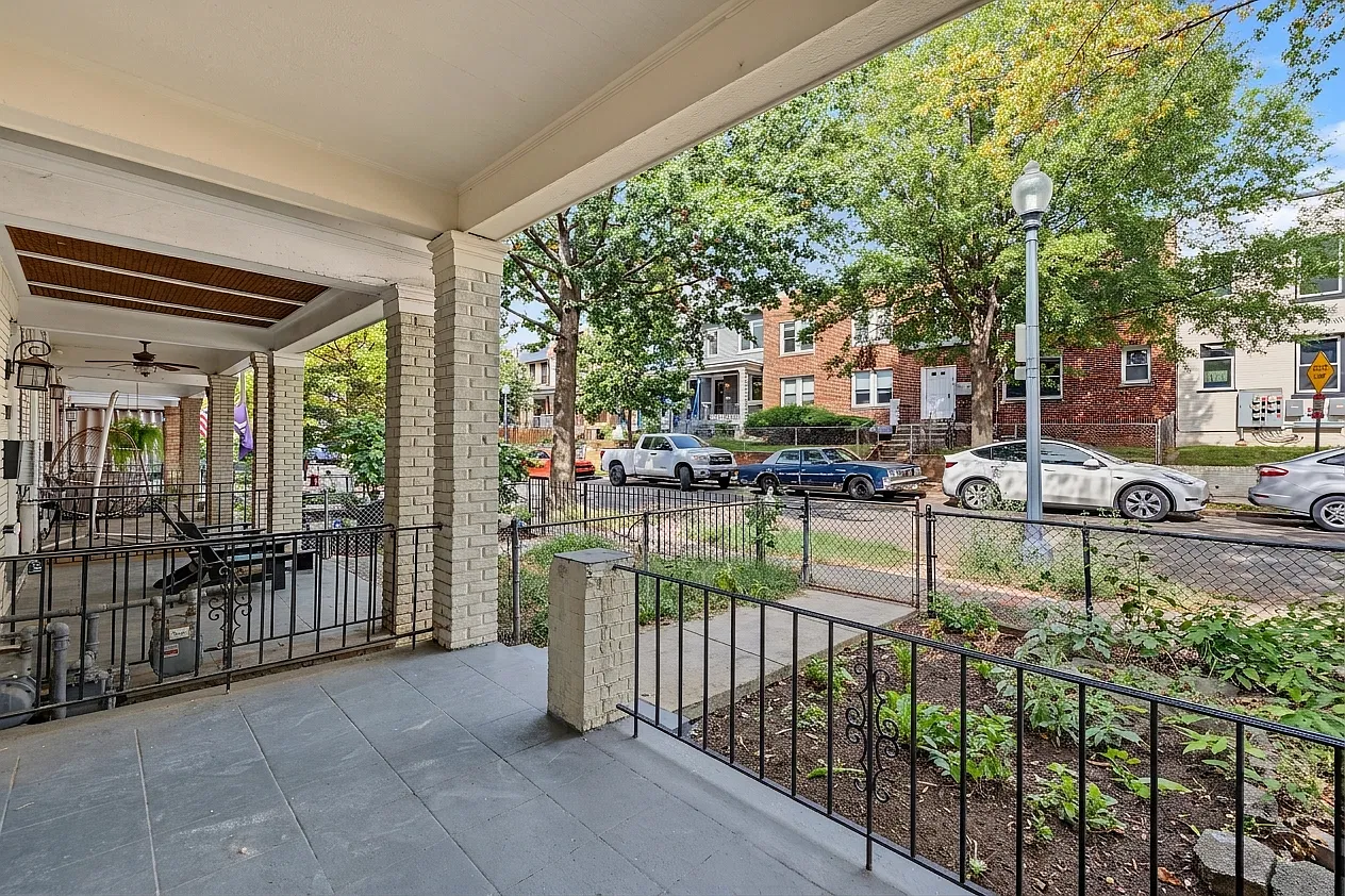 5 bed, 3.5 bath, 2880 sqft, $6,400 — Photo 3