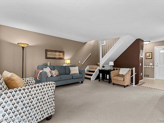 5th image of 356 Willow Grove Ln