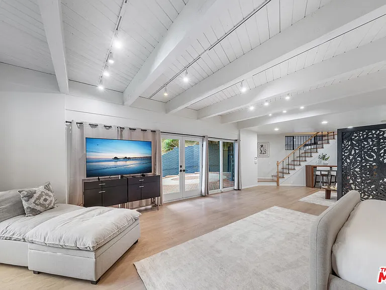 9305 Beverly Crest Dr — Photo 46