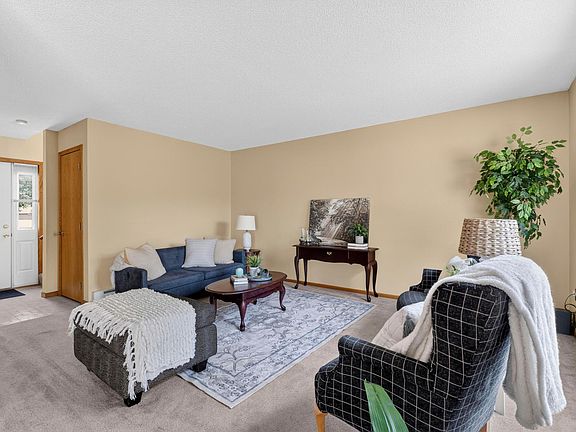 3rd image of 2306 Hillcrest Dr