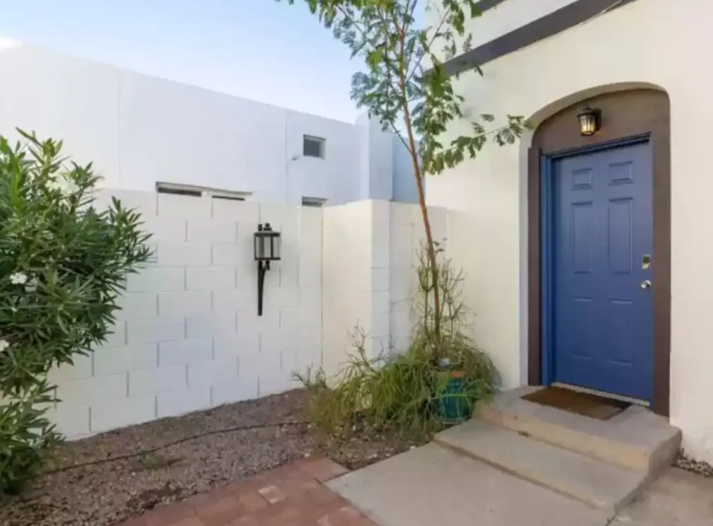 2 bed, 900 sqft, $1,599 — Photo 1